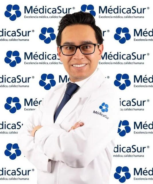 Dr. Carlos Adrián Chavez Mendoza  Médica Sur Copyright